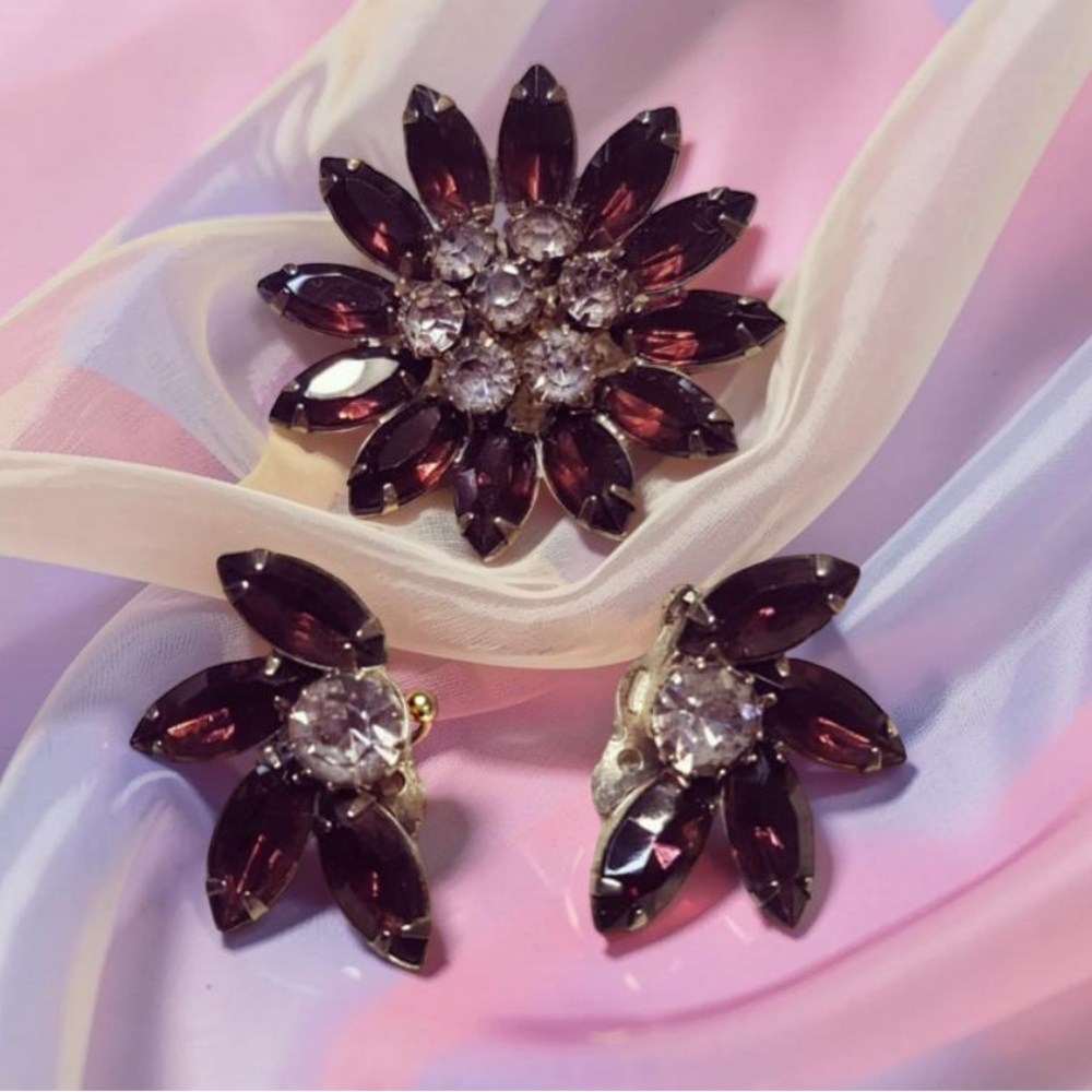 Vintage Jewelry Set - purple glass flower brooch pin with Clip on Earrings